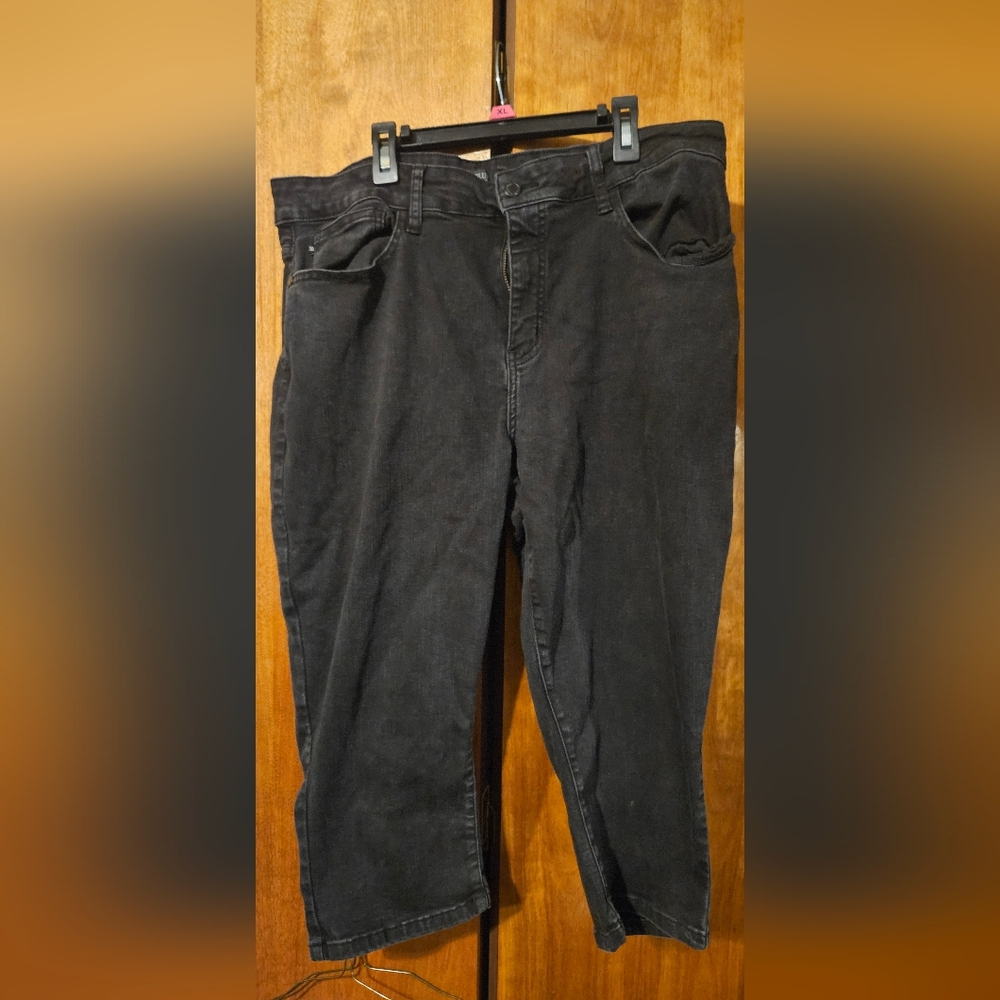 Judy Blue Black Dark Gray Capri